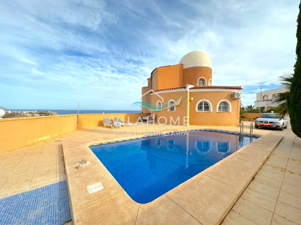 CHALET EN VILLAJOYOSA CON VISTAS AL MAR