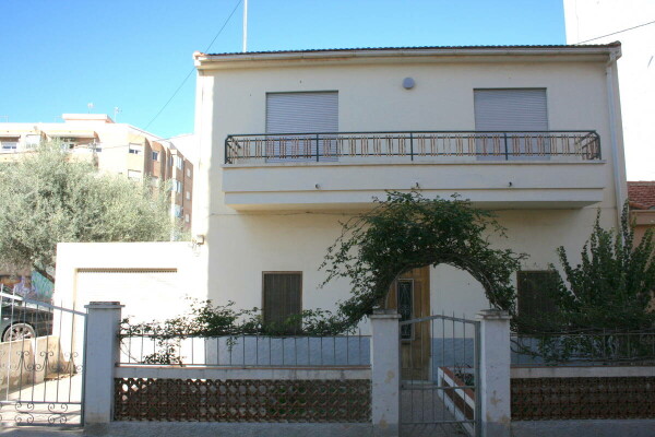 ESTUPENDA CASA EN CASCO URBANO